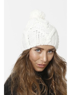 Ponponlu Triko Örgü Detay Bere