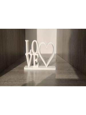 Sevgililer Günü Için 'love' Yazılı Dekor