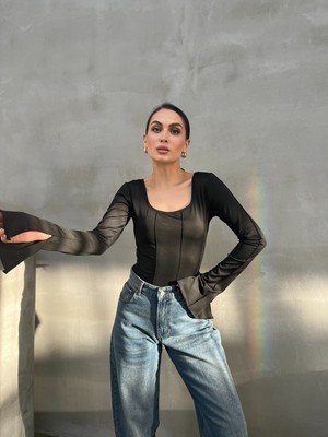 Kadın Bluz Ispanyol Kol Dikiş ve Bağlama Detaylı Sırt Dekolteli U Yaka Bluz