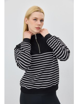 Kadın Siyah Beyaz Çizgili Fermuarlı Sweatshirt