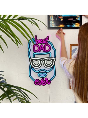 Şimdiye Kadarki En Iyi Baba - Baba Hediye - Best Dad Ever - Neon LED Duvar Metal Dekor - 27CM (En) x 49.5cm (Boy)