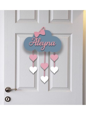 Gri Buluta Asılı Pembe ve Beyaz Kalpler Temalı Kişiye Özel Kapı Süsü