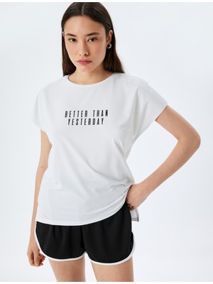 Koton Bisiklet Yaka Yırtmaç Detaylı Slogan Baskılı Spor Tişört