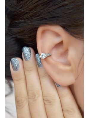 Sacce Scarves & Accessories Sıkıştırmalı Kıkırdak Küpesi Bagetli Tektaş Earcuff