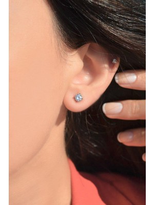 Sacce Scarves & Accessories 5 mm Orta Boy Tektaş Küpe Gümüş Rengi