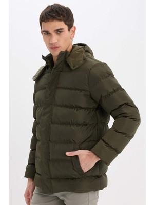 DeFacto Regular Fit Kapüşonlu Fermuarlı Çıtçıt Kapamalı Cepli Şişme Mont E7286AX24WN