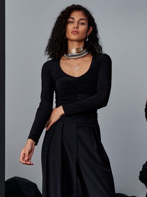 Rivus Pileli Yuvarlak Yakalı Uzun Kollu Bluz - Siyah