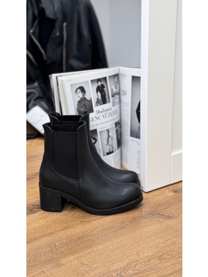 Stil Durağı Alin Model Lastikli Kısa Bot 5 cm Topuklu Siyah Rahat Taban Özelliği ile