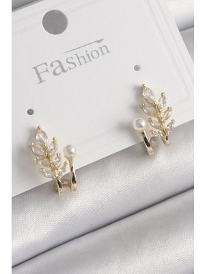 Stillove Pirinç Gold Renk Zirkon Taşlı Yaprak Model İnci Detay Küpe