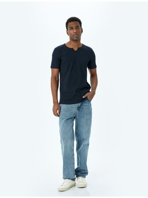 Koton Yaka Detaylı Pamuklu Dokulu Dar Kalıp Kısa Kollu Tişört