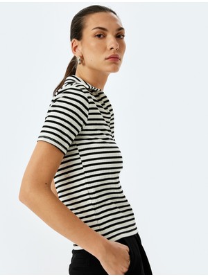 Koton Viskon Karışımlı Kısa Kollu Çizgili Polo Yaka Tişört