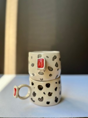 Kabile El Yapımı Seramik Leopar Desenli Yüzük Kulplu Kupa