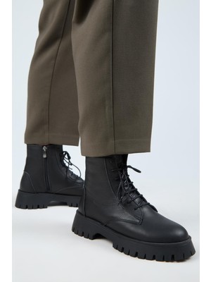 Manijero (Viyan) Kadın  Deri Bağcıklı Içten Fermuarlı Siyah Bot