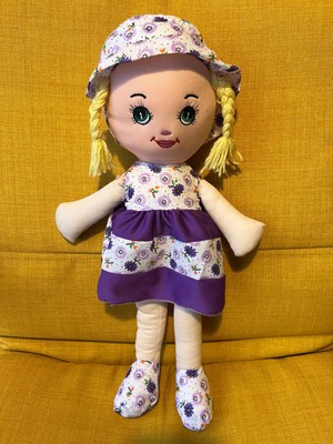 Nostalji Kutusu Mor Kıyafetli Çiçekli Sarı Saçlı Kız Oyuncak Bez Bebek Uyku Arkadaşı 50 cm Doğum Günü Hediyesi