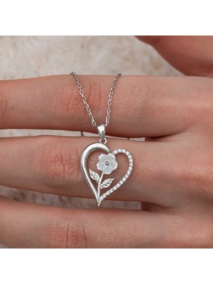 Inure Jewelry Gümüş Kalpli Beyaz Gül Kadın Kolye
