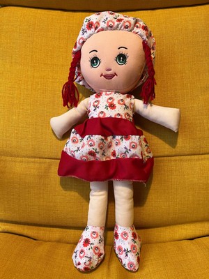 Nostalji Kutusu Kırmızı Saçlı Elbiseli Kız Oyuncak Bez Bebek Uyku Arkadaşı 50 cm Hediyelik Doğum Günü Hediyesi