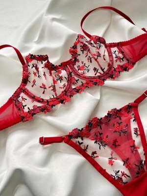 Shy Lola Lingerie Kırmızı(Siyah Detaylı)Balenli Kapsız Brode Sütyen Takım (Sütyen-Tanga) /iç Çamaşırı