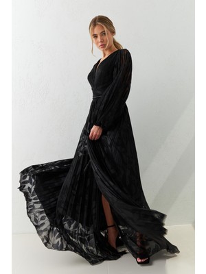 Setre Siyah V Yaka Belden Bağlama Detaylı Dökümlü Maxi Boy Uzun Kollu Elbise