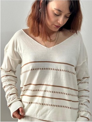 Uzun Kollu Derin V Yakalı Çizgi Desenli Triko Bluz