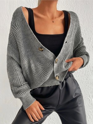Kadın Uzun Kollu Düğme Detay Gri Triko Hırka Oversize Kalıp ile Şık ve Rahat Tasarım
