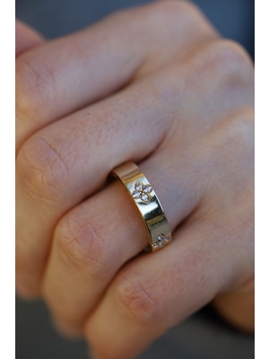 Yenigün Kuyumculuk 14 Ayar Altın Taşlı Yonca Model Yüzük