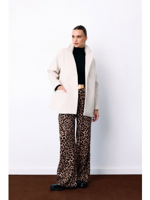 Sateen Düğmeli Kaşe Ceket Ekru Kadın Orta Kalınlık Dokuma Kumaş ile Şık Tasarım