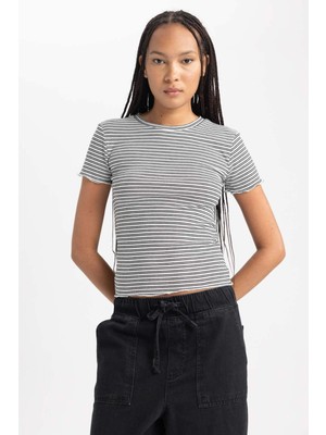 DeFacto Kadın Siyah Slim Fit Dar Kesim Bisiklet Yaka Çizgili %100 Pamuk Atlet B0645AXNS