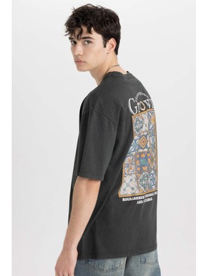 DeFacto Comfort Regular Fit Rahat Kalıp Bisiklet Yaka Sırt Baskılı Kısa Kollu Tişört B8492AX24SM