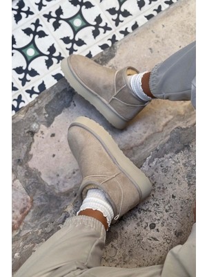 Lovbery Mini Taba Süet Kalın Taban Kadın Bot Düz Topuklu Şık ve Rahat Model