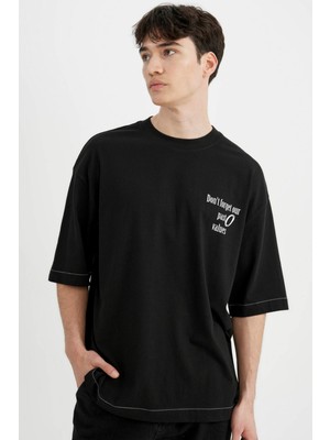 DeFacto Loose Fit Bisiklet Yaka Sırt Baskılı Kısa Kollu Tişört C2244AX24SM