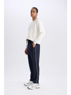 DeFactoFit Sporcu Jogger Eşofman Altı Slim Fit Dar Kesim Standart Paça Skuba Dalgıç Kumaş Beli Lastikli E3931AX24WN