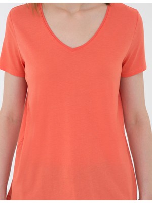 Pierre Cardin Kadın Nar Çiçeği Regular Fit V Yaka Tişört 50202619-VR039