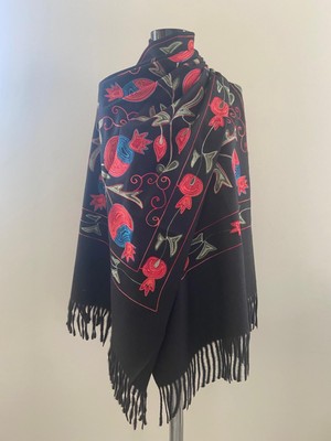 Armanda Nar Desen Nakışlı Kışlık Omuz Şalı - Siyah