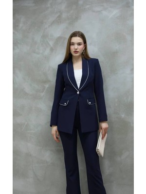 Kadın Yakası Taş Biyeli Düğme Detay Takım Elbise