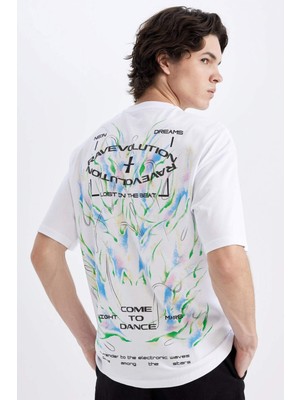 DeFacto Comfort Regular Fit Rahat Kalıp Bisiklet Yaka Sırt Baskılı Kısa Kollu Tişört C5675AX24HS