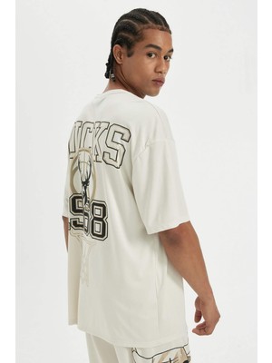 DeFactoFit NBA Milwaukee Bucks Oversize Geniş Kalıp Bisiklet Yaka Ağır Kumaş Kısa Kollu Tişört B9919AX24SM