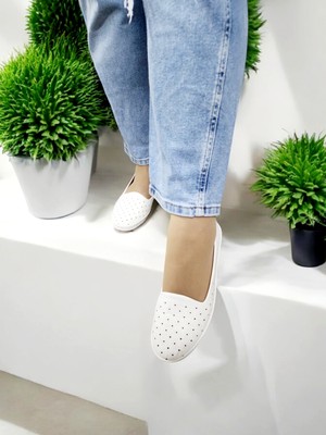 Gökçe Kundura Kadın Kaydırmaz Taban Lazer Kesim Delikli Ev ve Dışarı Babeti