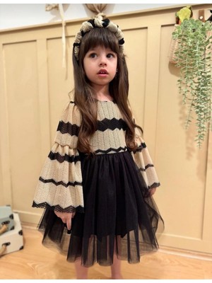 Triko Üstlü Eteği Siyah Tüllü Volan Kol Çocuk Elbise ve Tacı