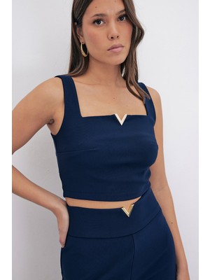Yaka Gold Aksesuarlı Bluz - Lacivert