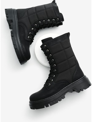 Kadın Siyah Mat Termo Taban Nakışlı Karo Desenli Bağcıklı ve Fermuarlı Bot