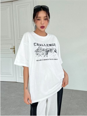 Beyaz Oversize T-Shirt Challenge Baskılı