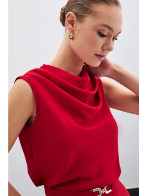 Sateen Degaje Yaka Kolsuz Bluz - Kırmızı