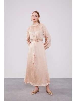 Bej Fırfır Detaylı Saten Elbise