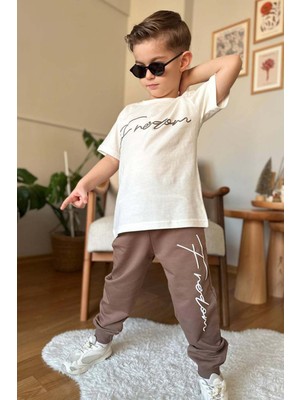 Riccotarz Erkek Çocuk Önü Fredoom Yazı Baskı Arkası Kartal Figürlü T-Shirt Kahverengi Eşofman Takım