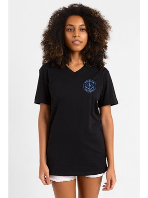 Gen V Godolkin University Emblem Siyah Kadın V Yaka Tshirt