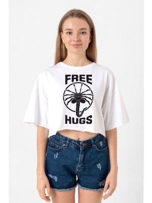 Free Facehugger Hugs Beyaz Kadın Crop Tshirt