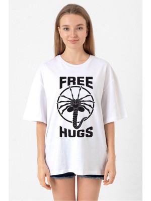 Free Facehugger Hugs Beyaz Kadın Oversize Tshirt