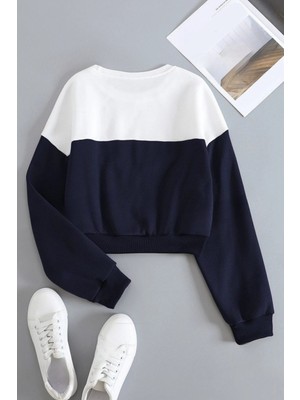 Trendseninle Kadın Beyaz Laci Yatay Blok Renkli Bel Crop Detay Bisiklet Yaka Oversize Sweatshirt