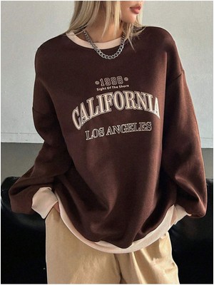 Trendseninle Kadın Kahverengi California Baskılı Bisiklet Yaka Bej Yaka Detay Oversize Sweatshirt