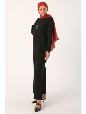 Siyah-Kolyeli Bol Paça Pantolonlu Tunikli Takım